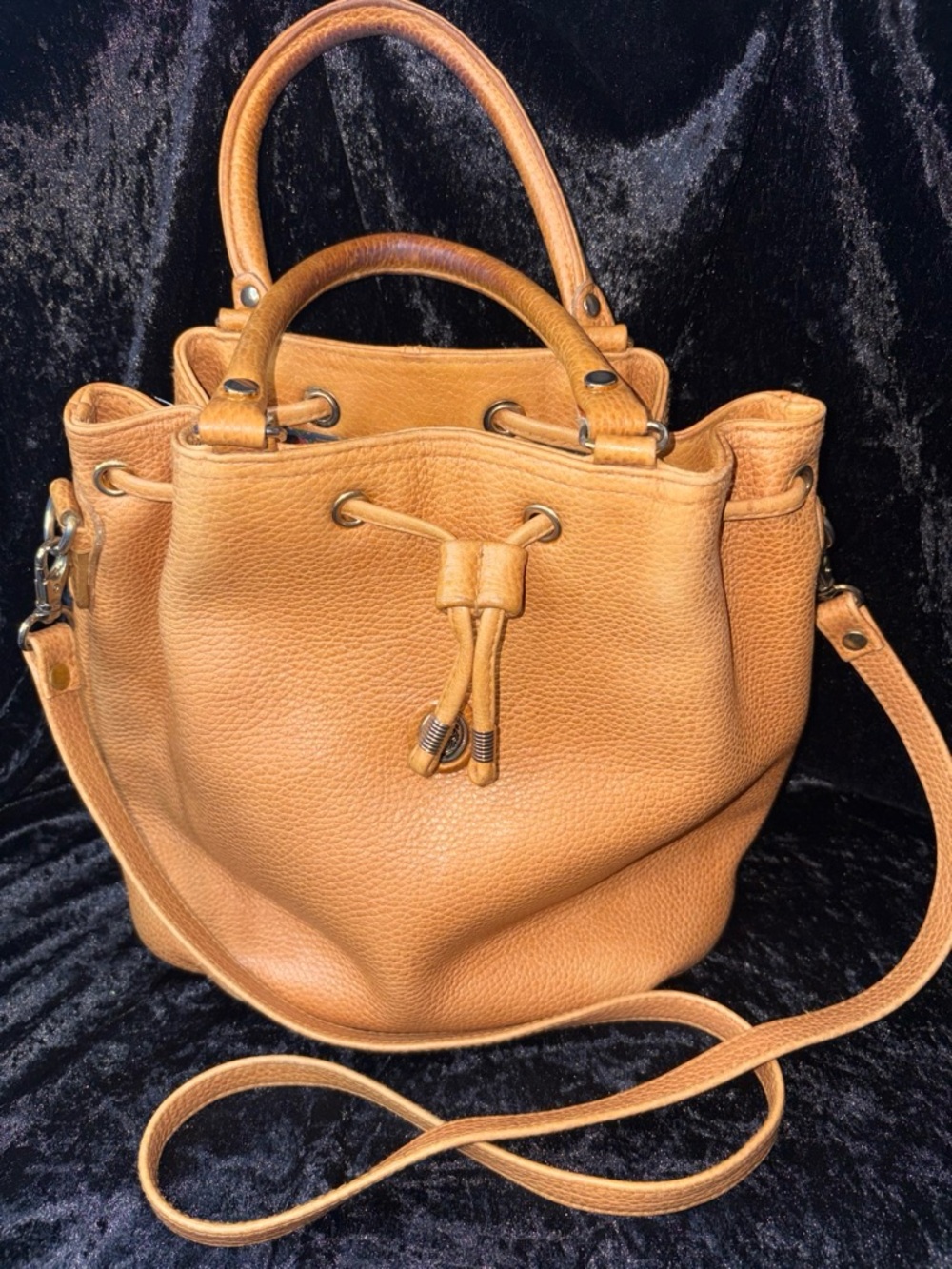 Liz Claiborne Vintage Leather Drawstring Bucket Bag Medium Tan Vintage Boho Chic